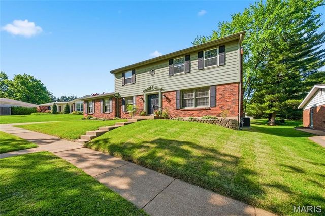 10246 Gregory Court, St Louis, MO 63128