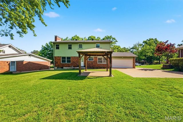 10246 Gregory Court, St Louis, MO 63128