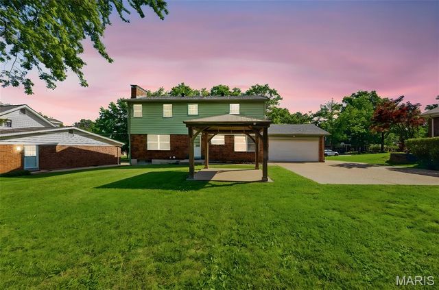 10246 Gregory Court, St Louis, MO 63128