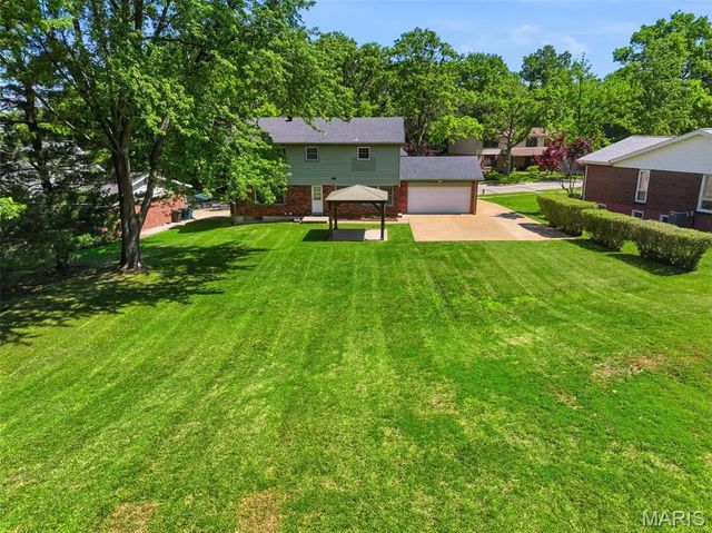 10246 Gregory Court, St Louis, MO 63128