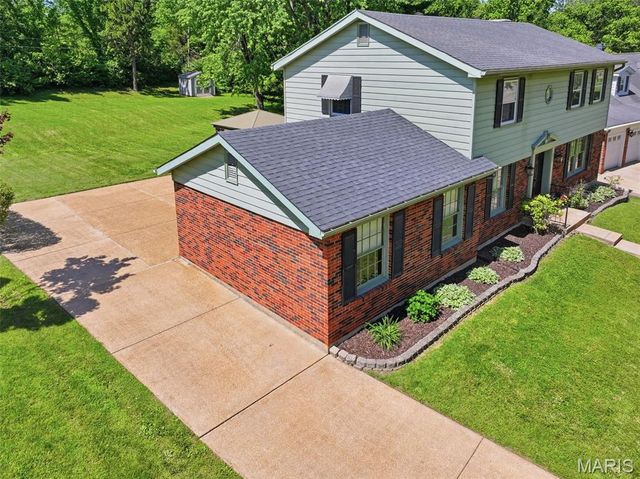 10246 Gregory Court, St Louis, MO 63128