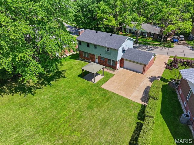 10246 Gregory Court, St Louis, MO 63128