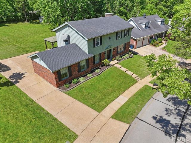 10246 Gregory Court, St Louis, MO 63128