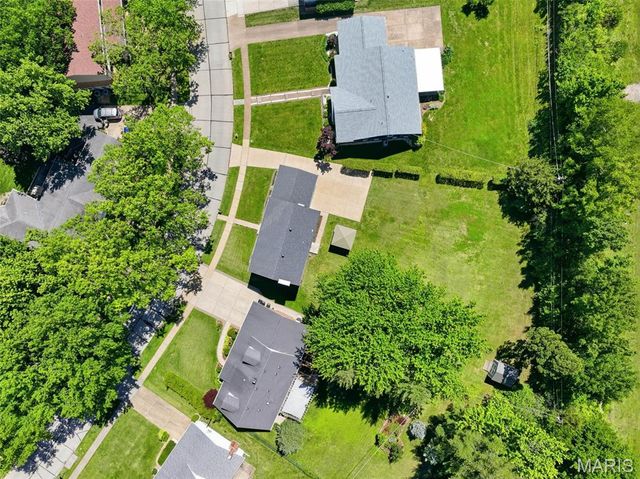 10246 Gregory Court, St Louis, MO 63128