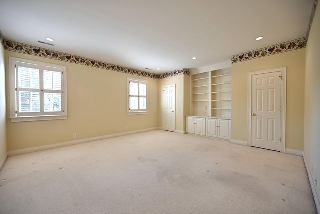 206 Coralberry Road, Louisville, KY 40207