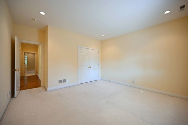 206 Coralberry Road, Louisville, KY 40207