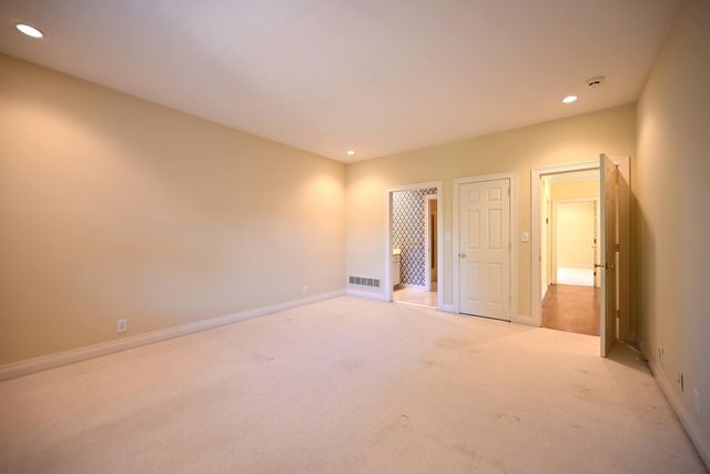 206 Coralberry Road, Louisville, KY 40207