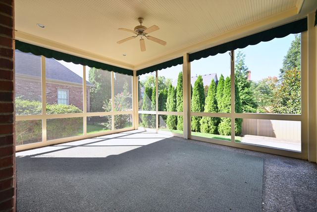 206 Coralberry Road, Louisville, KY 40207