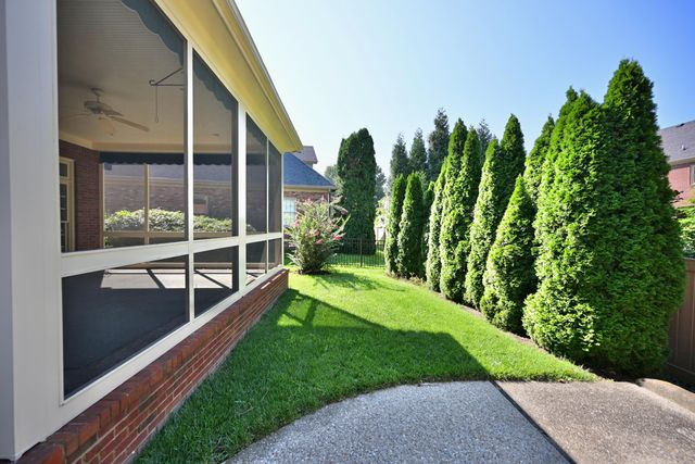 206 Coralberry Road, Louisville, KY 40207
