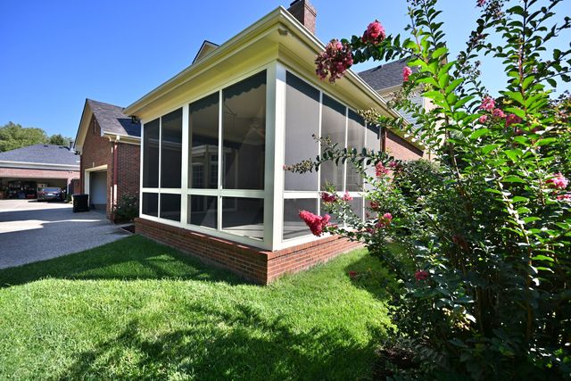 206 Coralberry Road, Louisville, KY 40207