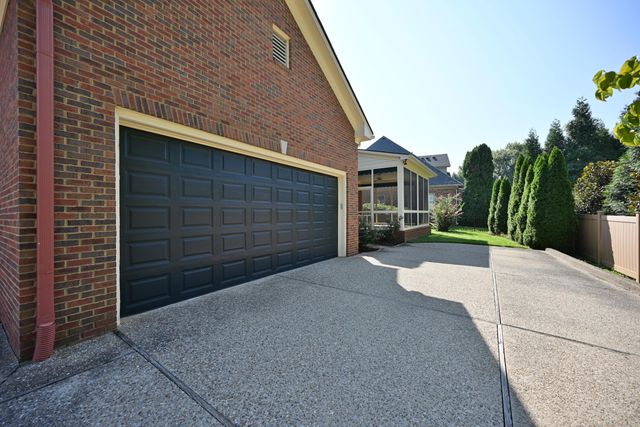 206 Coralberry Road, Louisville, KY 40207