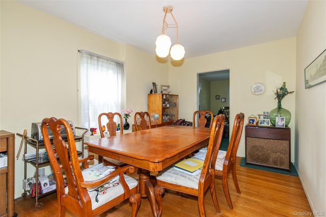48 Saint Marks Place, Roslyn Heights, NY 11577