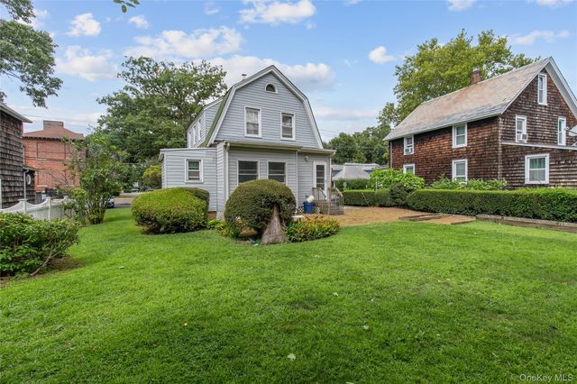 48 Saint Marks Place, Roslyn Heights, NY 11577