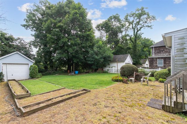 48 Saint Marks Place, Roslyn Heights, NY 11577