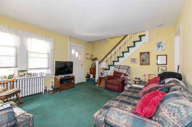 48 Saint Marks Place, Roslyn Heights, NY 11577
