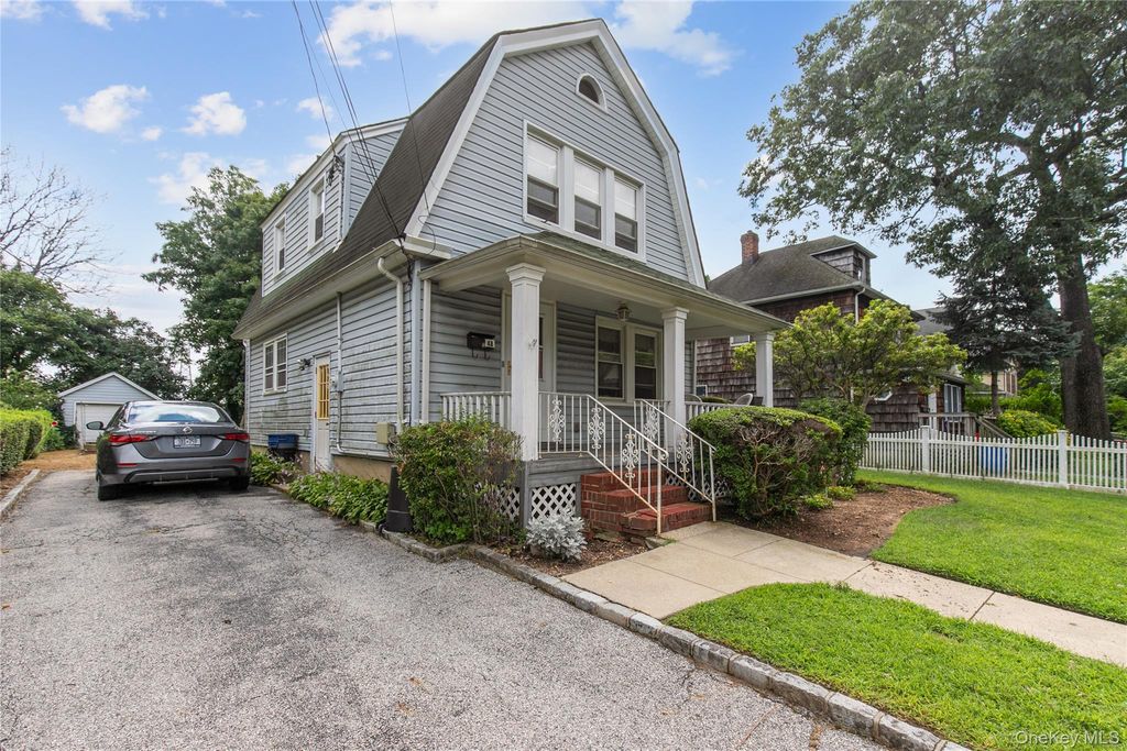 48 Saint Marks Place, Roslyn Heights, NY 11577 — photo 4