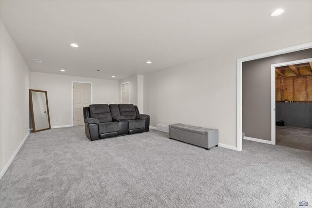 6818 CAMBRIDGE CT, Summerset, SD 57718