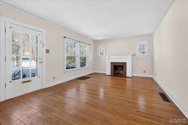 938 Hawbrook Road, Glendale, MO 63122