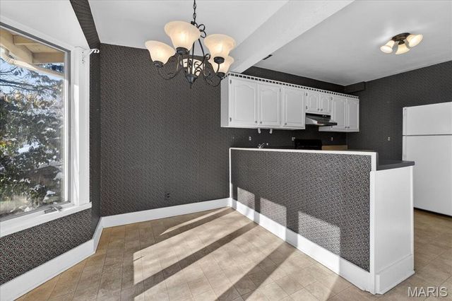 938 Hawbrook Road, Glendale, MO 63122