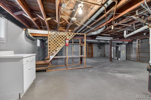 938 Hawbrook Road, Glendale, MO 63122