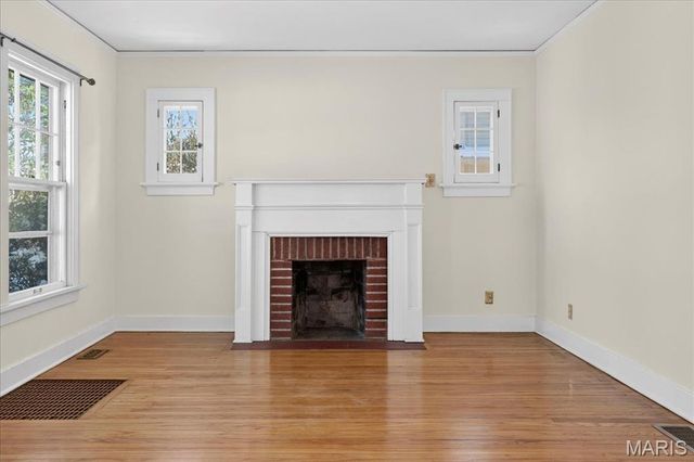 938 Hawbrook Road, Glendale, MO 63122