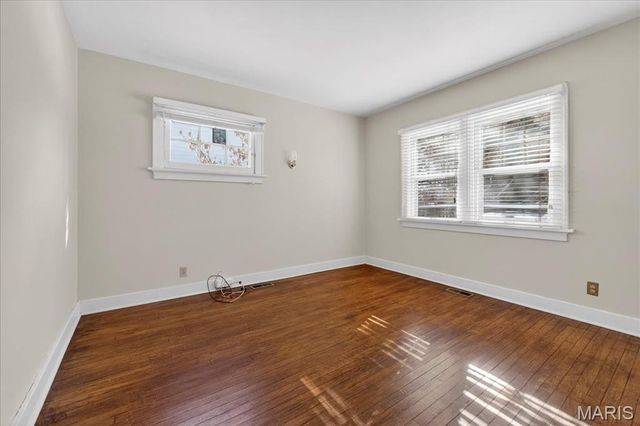 938 Hawbrook Road, Glendale, MO 63122