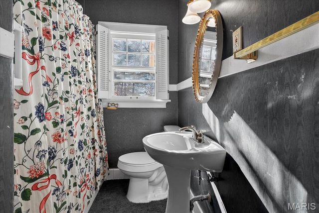 938 Hawbrook Road, Glendale, MO 63122