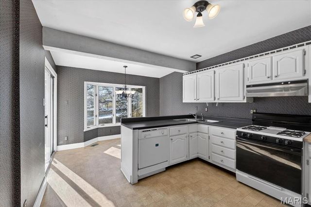 938 Hawbrook Road, Glendale, MO 63122