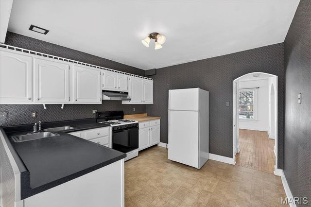 938 Hawbrook Road, Glendale, MO 63122