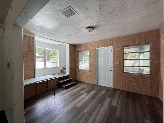 1902 W NASSAU STREET, Tampa, FL 33607