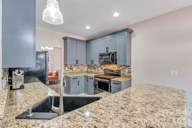 1915 Lynmore Drive, Sherrills Ford, NC 28673