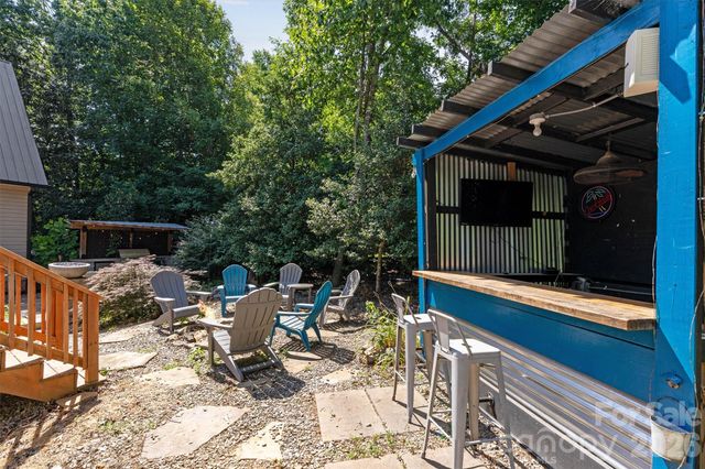 1915 Lynmore Drive, Sherrills Ford, NC 28673