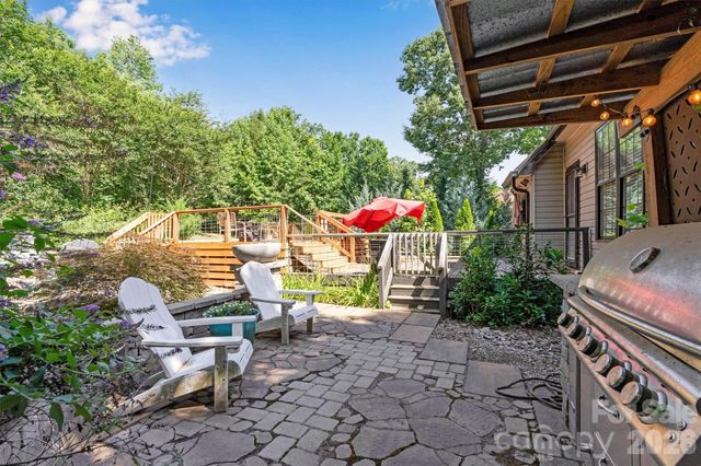 1915 Lynmore Drive, Sherrills Ford, NC 28673