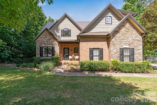 1915 Lynmore Drive, Sherrills Ford, NC 28673