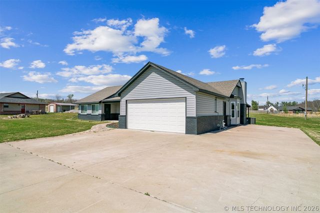 17065 Honeysuckle Lane, Claremore, OK 74019