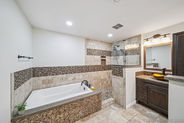 17065 Honeysuckle Lane, Claremore, OK 74019