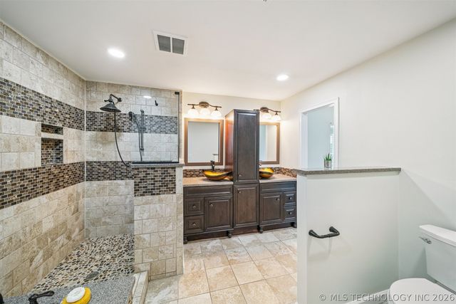 17065 Honeysuckle Lane, Claremore, OK 74019
