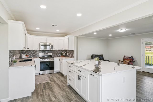 17065 Honeysuckle Lane, Claremore, OK 74019
