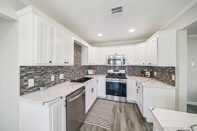 17065 Honeysuckle Lane, Claremore, OK 74019