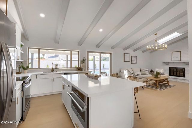 3203 N WOODBURNE Drive