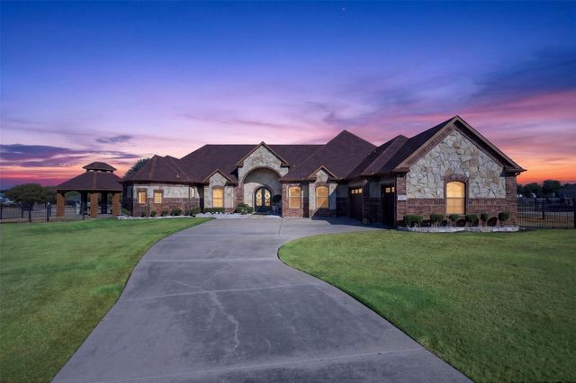 2521 Garrett Court, Cedar Hill, TX 75104