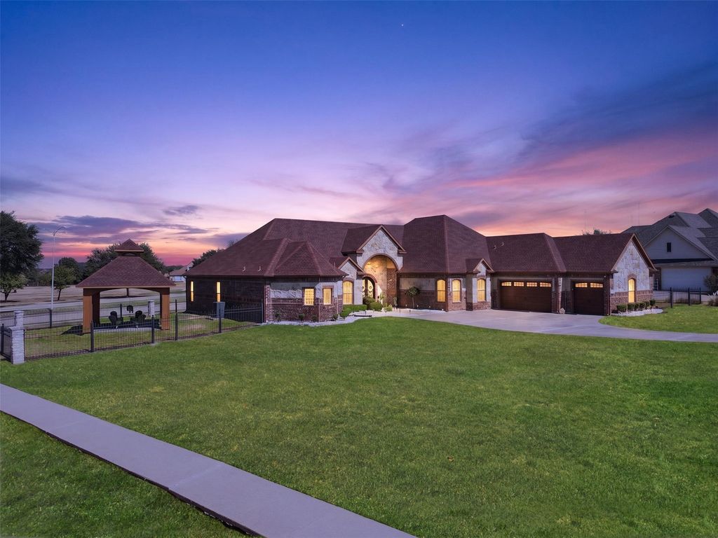 2521 Garrett Court, Cedar Hill, TX 75104