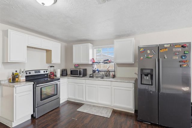 515 Riggs Street, Baytown, TX 77520