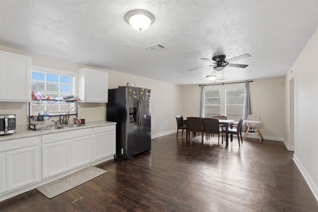 515 Riggs Street, Baytown, TX 77520