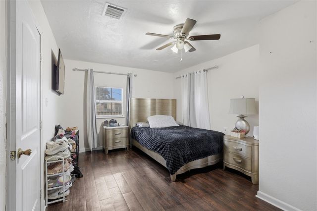 515 Riggs Street, Baytown, TX 77520