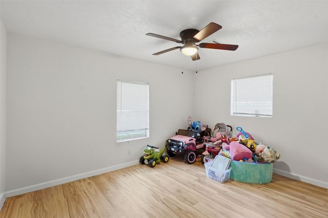 515 Riggs Street, Baytown, TX 77520
