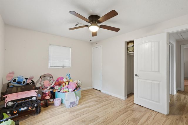 515 Riggs Street, Baytown, TX 77520