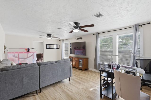 515 Riggs Street, Baytown, TX 77520