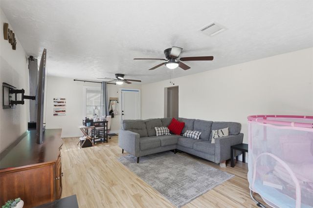 515 Riggs Street, Baytown, TX 77520
