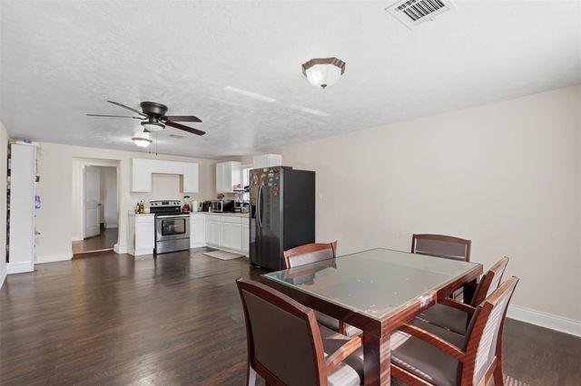 515 Riggs Street, Baytown, TX 77520
